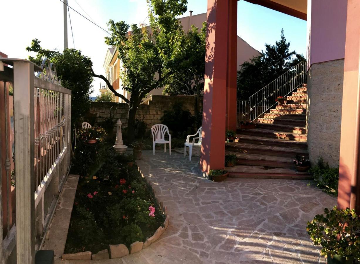 Casa Andreana Bed & Breakfast Uri Exterior photo